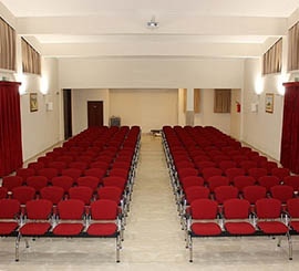 sillas en viga para sala multiusos y aula parroquial 